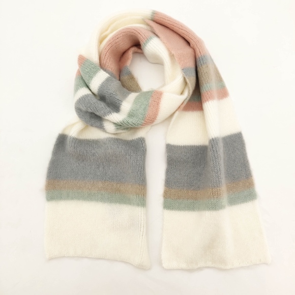 Steve Madden Accessories - 4/$25 Steve Madden Ivory Chunky Winter Scarf NEW